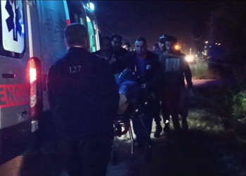 Aksident në Lushnje, motori bie në kanal, shpëton për mrekulli 17 vjeçari