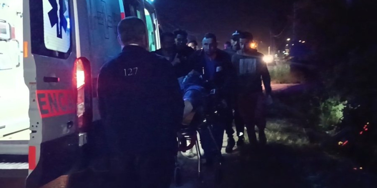 Aksident në Lushnje, motori bie në kanal, shpëton për mrekulli 17 vjeçari