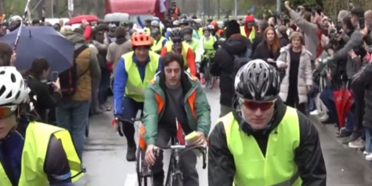 Me biçikleta drejt Strasburgut, studentët serbë vijojnë tubimin në metropolet europiane