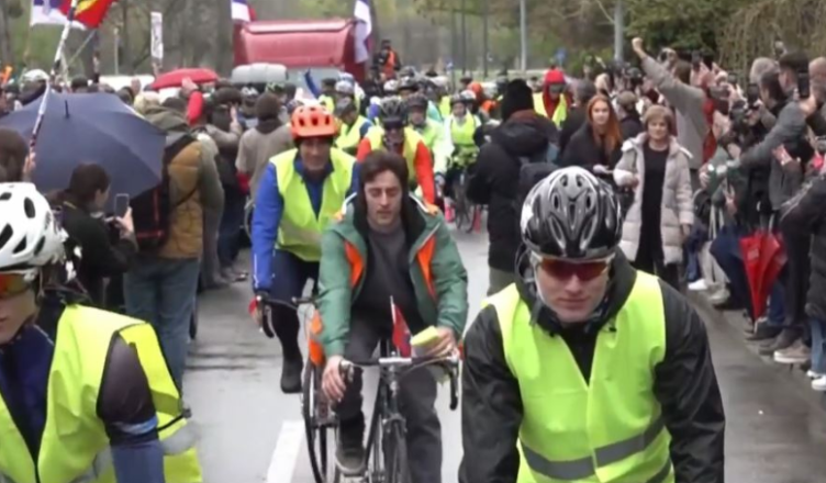Me biçikleta drejt Strasburgut, studentët serbë vijojnë tubimin në metropolet europiane