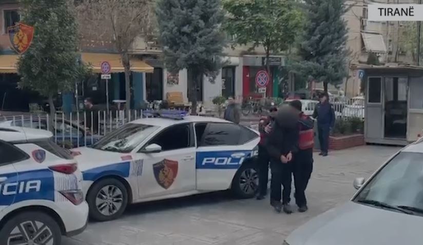 Lëvizte i armatosur me taksi, arrestohet 22-vjeçari tek Bulevardi i Ri! Detajet nga aksioni i policisë