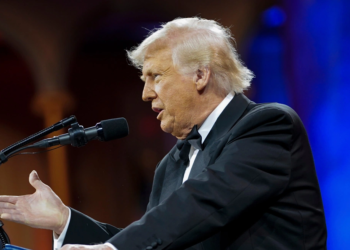 Trump dërgon Emisarin për bisedime me Putinin, kërkon marrëveshje paqeje për Ukrainën