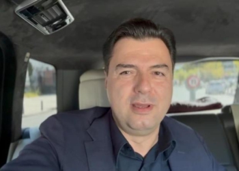Basha: ‘A u tundën pak shokët te 7×7=313 o Rame’! S’më tregove, Elvis Roshin si e keni ndarë me bufin