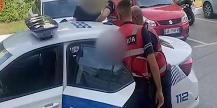 E pazakontë në Durrës, 3 familjarët përleshen në varrezat e qytetit, plagosen babë dhe bir