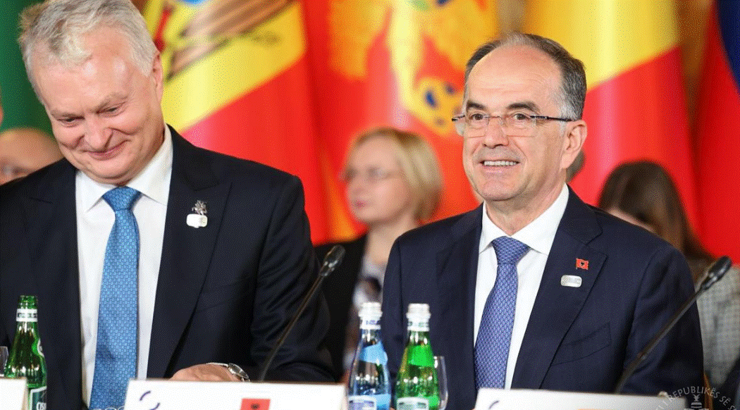 Presidenti Begaj në Varshavë, njofton pranimin e Shqipërisë si pjesëmarrës i asociuar në Nismën e ‘Tri Deteve’