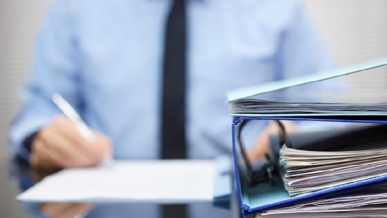 Nga blerjet e përqendruara e rrugët te bashkitë, institucionet më të ankimuara për tenderat