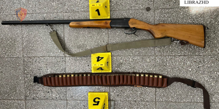 Parandalohet ngjarja kriminale pas sherrit për pronat, fqinji përdor armën