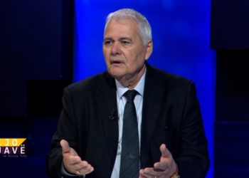 “Kardinalëve me kryqe floriri u tha…”/ Ish-ambasadori i Shqipërisë në Vatikan: Papa Francesku u mundua të ndalonte luftën në Ukrainë! Kërkoi takim me Putinin