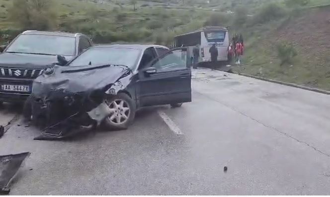Aksidenti i autobusit të skuadrës së Skënderbeut, Federata zyrtarizon shtyrjen e ndeshjes