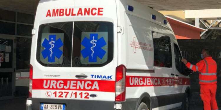 E rëndë në Gjirokastër/ 17-vjeçari dërgohet në spital pa shenja jete, dyshimet e para të policisë