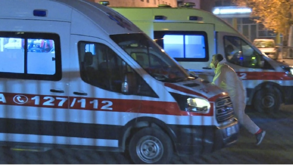 E rëndë në Berat, familjarët gjejnë të varur në pemë 41-vjeçarin. Nisin hetimet për shkakun e ngjarjes