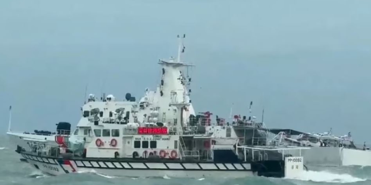 Kina nis stërvitje ushtarake rreth Tajvanit, e quan presidentin e vendit “parazit”