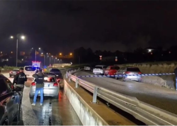 33 gëzhoja në vendngjarje/ Atentati ndaj 4 të rinjve, një plumb kapi edhe një automjet rastësor, zbardhet dëshmia e drejtuesit në polici
