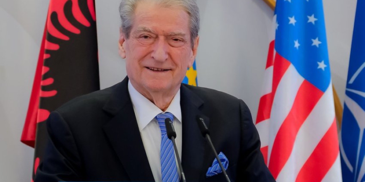 Fushata për 11 majin/ Berisha i premton biznesit të vogël: Nuk do të tatohen më tepër se 1 përqind të xhiros
