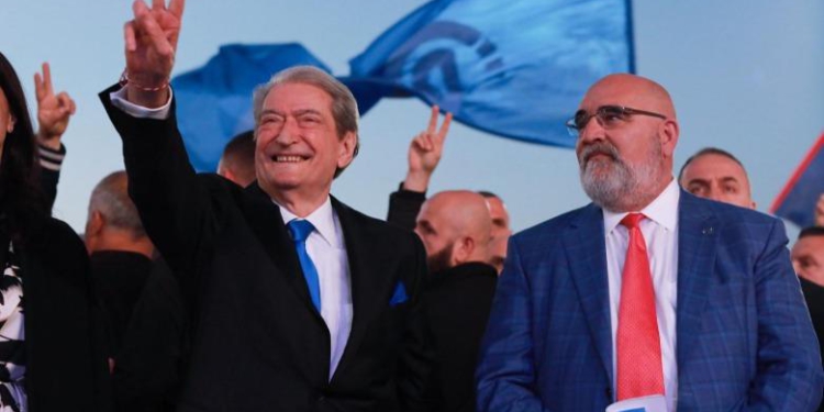 Berisha zotohet për negociata me Trumpin: Do ta bind që të na i bëjë tarifat zero!