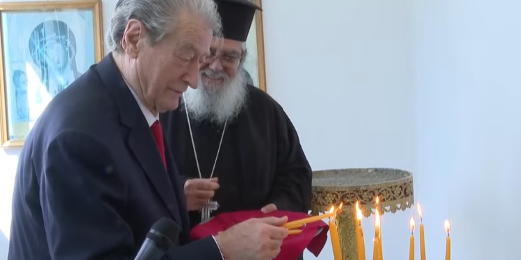 VIDEO/ Berisha ndez qirinj në Kishën e Kavajës: Kam dy dëshira, njëra për fitoren e 11 majit…