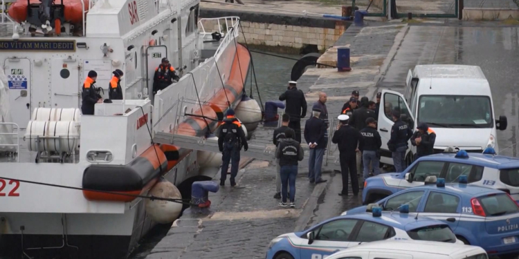 Largohen 16 emigrantë nga Gjadri. Dy riatdhesohen dhe 14 dërgohen në Itali për t’u deportuar