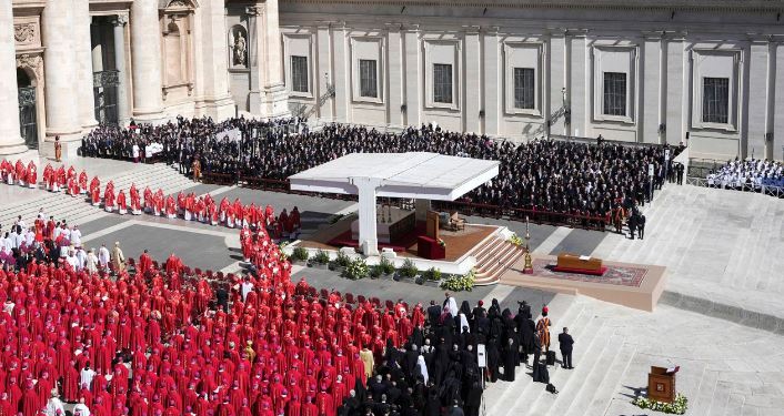 LIVE/ Nis ceremonia mortore për Papa Franceskun në Vatikan, shërbimi funeral hapet me rite prezantuese