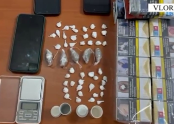 Tabacchino për shitje droge/ Arrestohen tre persona në Vlorë, detaje nga operacioni