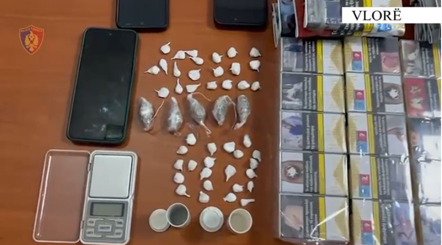 Tabacchino për shitje droge/ Arrestohen tre persona në Vlorë, detaje nga operacioni
