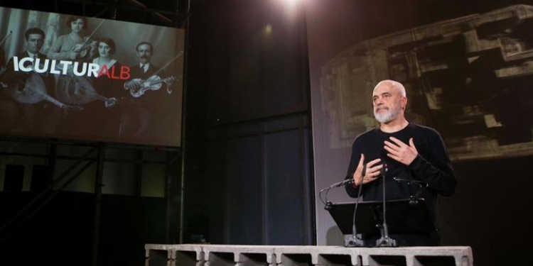 Hapet shtëpia e re e artistëve “Hangart”, Rama: Skena e rraskapitur e Teatrit Kombëtar i hapi rrugë të riut