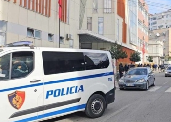 I mori 2300 euro një klienti duke u shtirur sikur ishte pronari, vihet në pranga 30-vjeçari në Elbasan