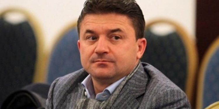Elvis Roshi kërkon votën për PD, kushëriri i tij garon në aleancën e Shqipërisë madhështore të Berishës