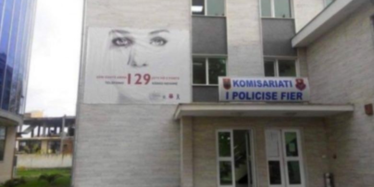 44-vjeçari dhunon me sende të forta djalin e xhaxhait në Fier, shoqërohet në polici bashkë me të birin