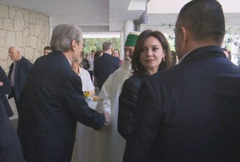 Pashka nuk bashkon politikën! Spiropali i kthen kurrizin, Berisha: Vitin tjetër pa Anti-Krishtin