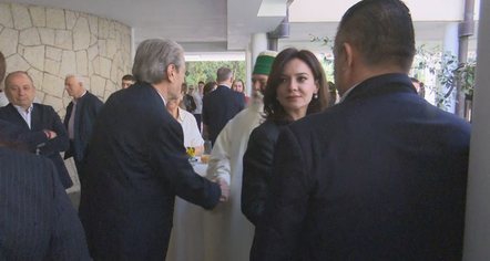 Pashka nuk bashkon politikën! Spiropali i kthen kurrizin, Berisha: Vitin tjetër pa Anti-Krishtin