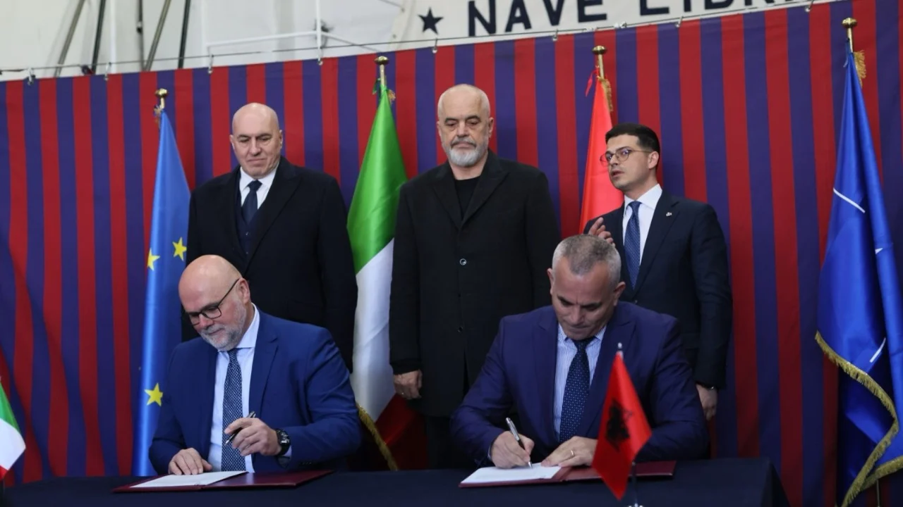 Firmoset marrëveshja me italianët për prodhimin e armëve, Rama: Të thellojmë marrëdhënien mes dy shteteve