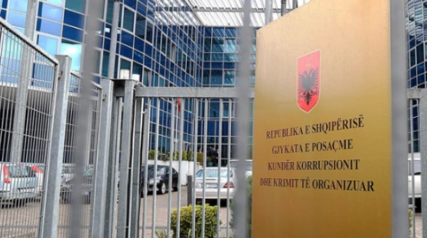 Tentoi të korruptojë drejtorin e AKU-së në Tiranë, GJKKO dënon biznesmenin Namik Koçi