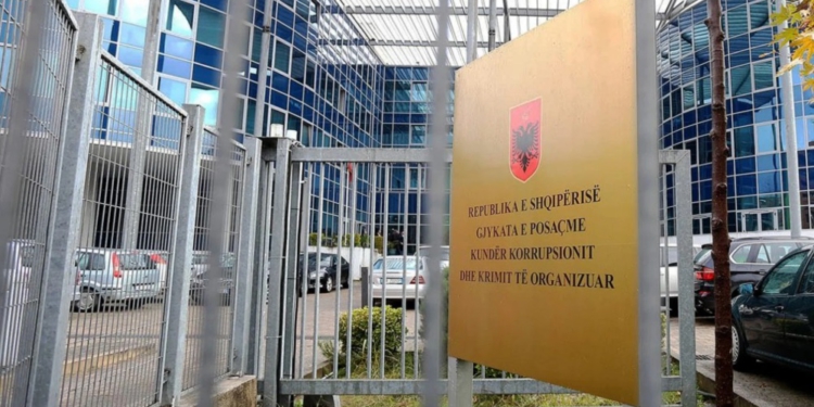 Shtirej si prokuror, arrestohet 49-vjeçari që merrte dokumente në Kadastër si i dërguari i Altin Dumanit