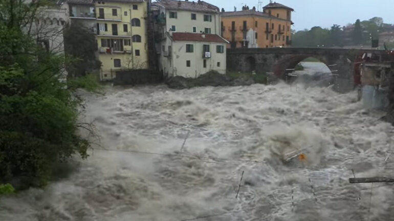 Moti i keq godet Italinë veriore, disa rajone mund të shpallin gjendjen e jashtëzakonshme