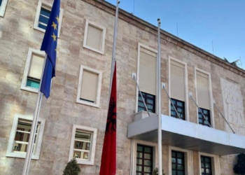 Shqipëria në zi për Papa Françeskun! Rama shtyn takimet e fushatës: Nderojmë Atin e Shenjtë!