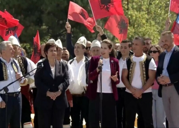 Gjirokastra polifoni kushtuar Europës, edhe Kumbaro ia merr këngës dhe sfidon demokratët: 4 me 0