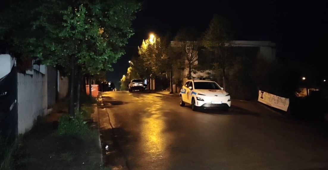 Atentati në Tiranë/  17 vjeçari niset për trajtim jashtë vendit, vëllai i tij 11 vjeç në gjendje kritike