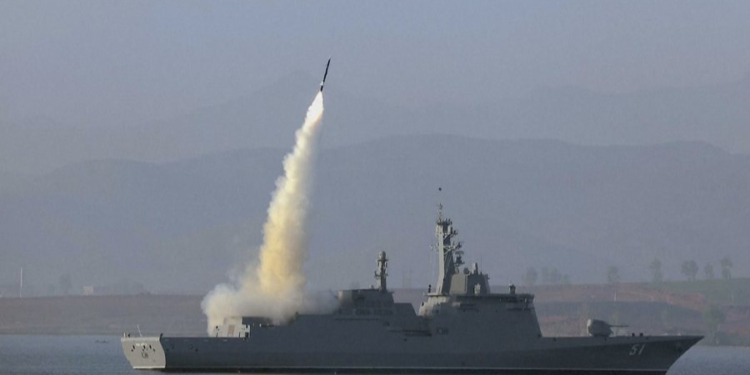 Lëshohen raketat e para, “Kim Jong Un show” me luftanije 5 mijë tonëshe: Gati armët bërthamore