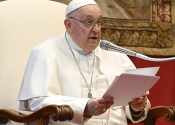 “Nëse nuk martohem me ty…”/  Zbulohet dashuria e parë e Papa Françeskut, letra që i ndryshoi jetën