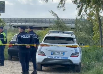 Tragjike në Fier, humb jetën një person, e zuri poshtë zetori që rregullonte