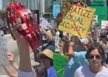 Protestat anti-Trump në SHBA! Mijëra persona i bashkohen tubimeve, në shënjestër edhe Elon Musk