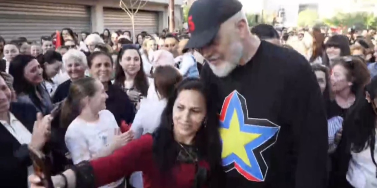Rama vajzave në Kamëz: Simpatizantëve demokratë bëjuni provën e karakterit, për në Europë apo në kënetë?
