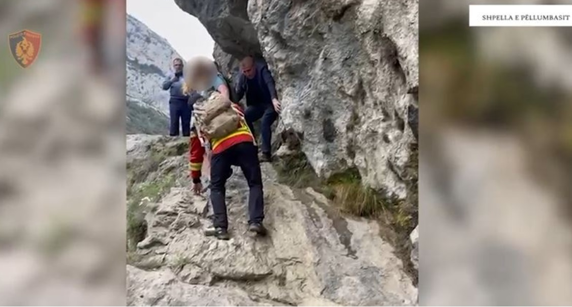 Nënë e bir humbën rrugën duke eksploruar “Shpellën e Pëllumbasit”, policia shpëton 2 turistët gjermanë