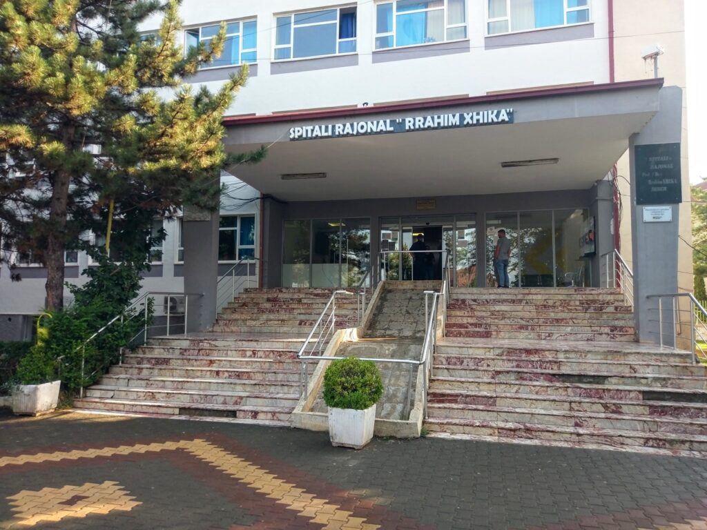 Arrestohet ish-drejtoresha e Spitalit të Dibrës, përndoqi pasuesin e saj