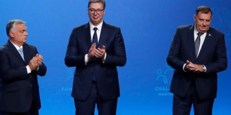 Vuçiç dhe Dodik ‘kërcënojnë’ me një aleancë ushtarake me Hungarinë