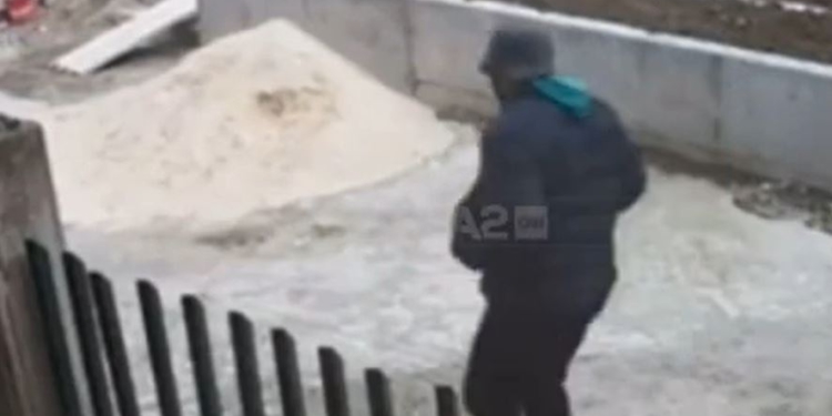 VIDEO / Vrasja e Renato Hoxhës, dalin pamjet e autorit duke u larguar nga vendi i ngjarjes
