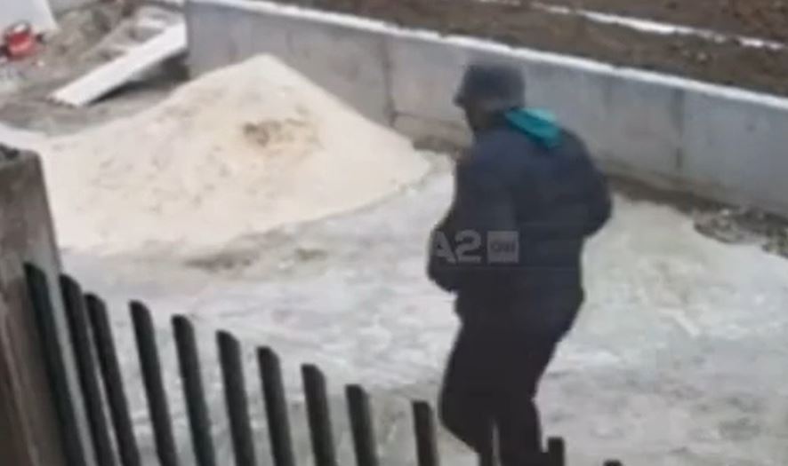 VIDEO / Vrasja e Renato Hoxhës, dalin pamjet e autorit duke u larguar nga vendi i ngjarjes
