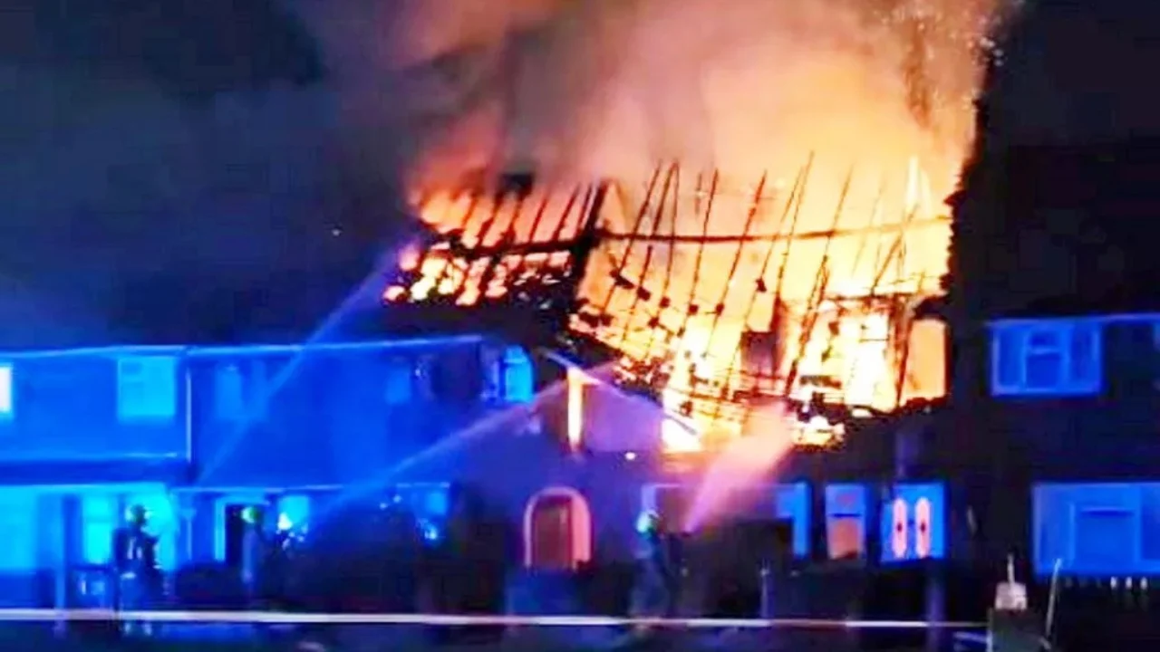 Shkrumbohet nga flakët ‘shtëpia e barit’ në Angli, pësojnë djegie të rënda dy shqiptarë