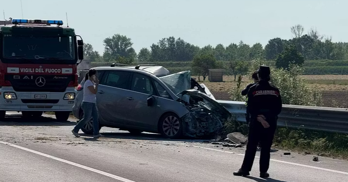 Si në filma! Burri plagos me thikë gruan dhe ia mbath, por vdes në aksident me makinë