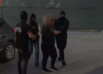 E dënuar në Itali për trafik droge dhe me dy emra, arrestohet 47-vjeçarja në Elbasan